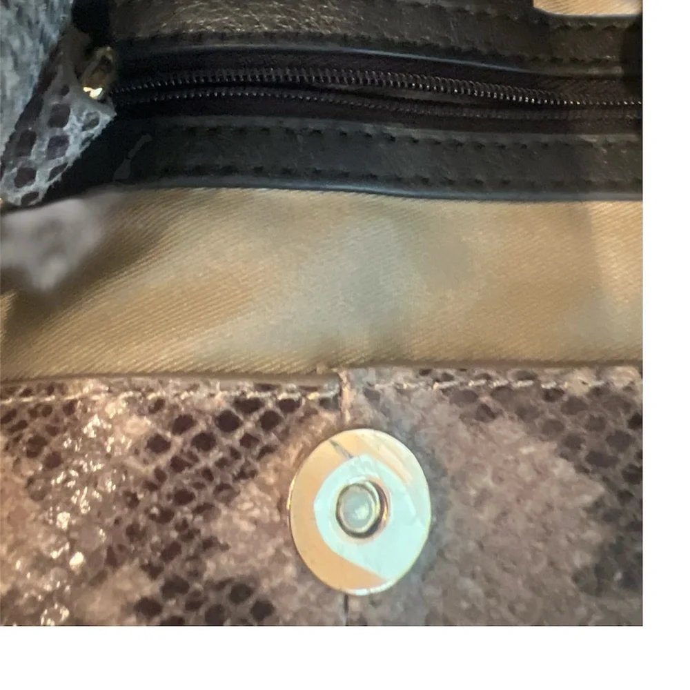 G.I.L.I. Snake Print Shoulder Bag with Tassels - Picture 3 of 5